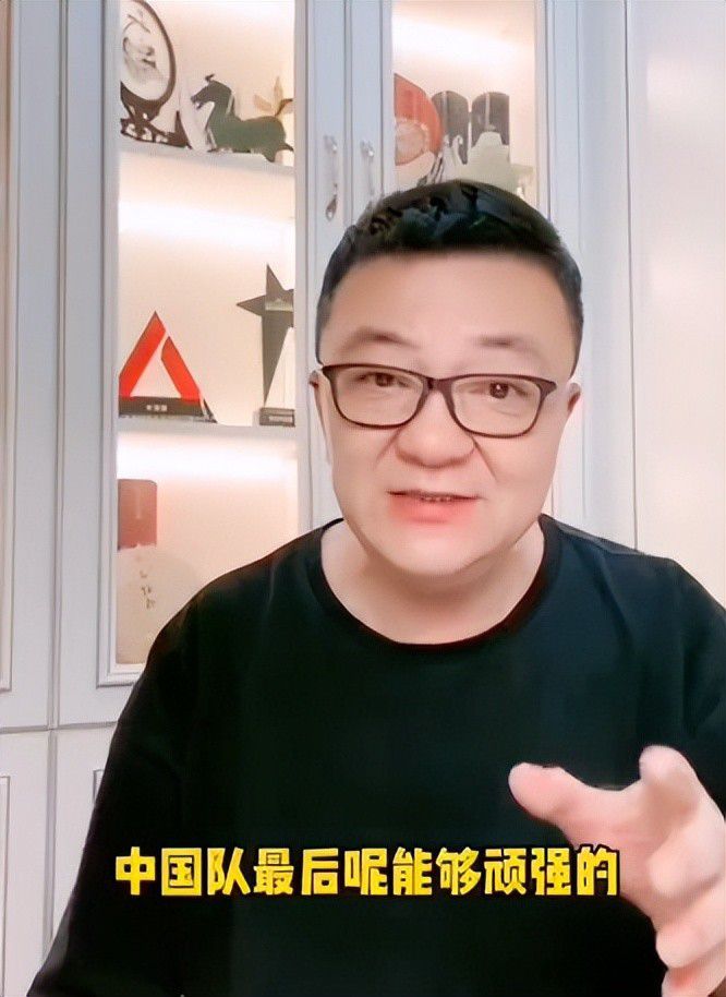 名记罗马诺在其DailyBriefing专栏中表示，曼联将与热刺竞争尼斯后卫托迪博。